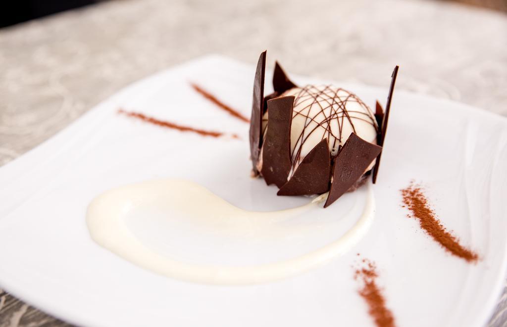 Logis Hotel Restaurant Des Chateaux Azay-le-Rideau Bagian luar foto
