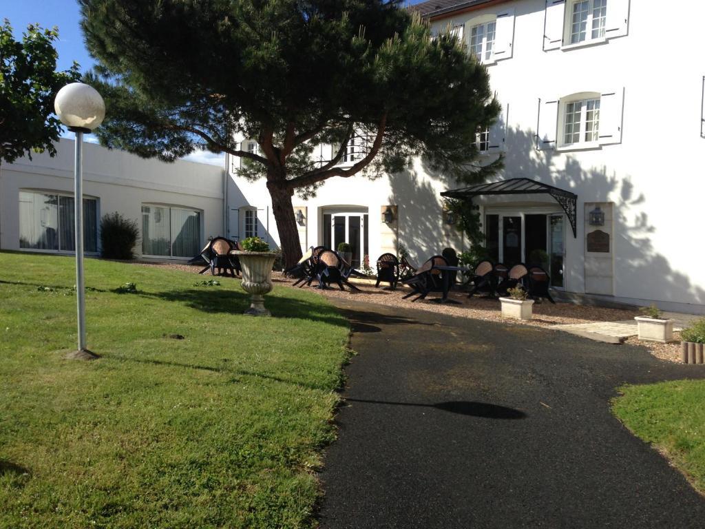 Logis Hotel Restaurant Des Chateaux Azay-le-Rideau Bagian luar foto