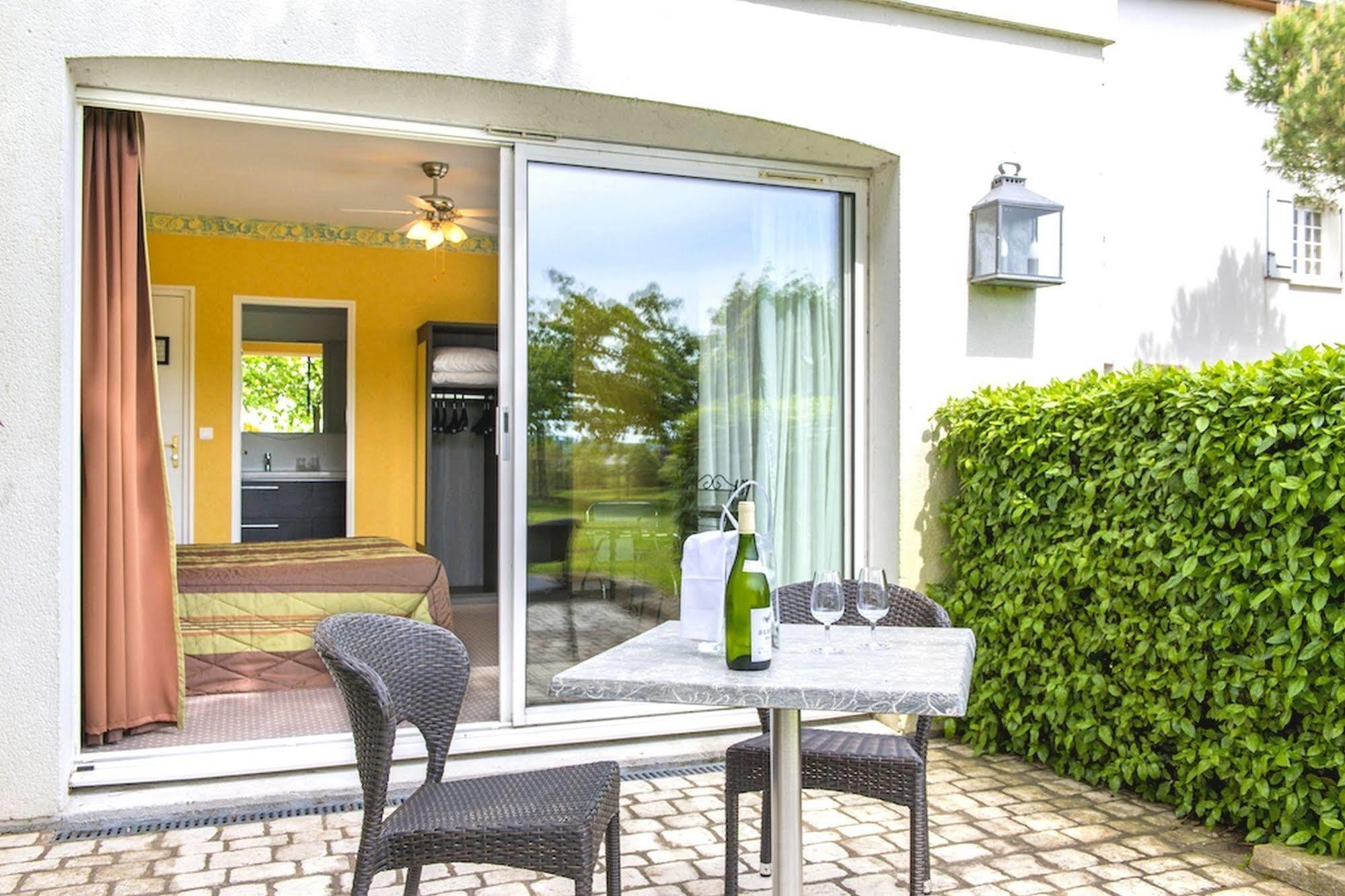 Logis Hotel Restaurant Des Chateaux Azay-le-Rideau Bagian luar foto