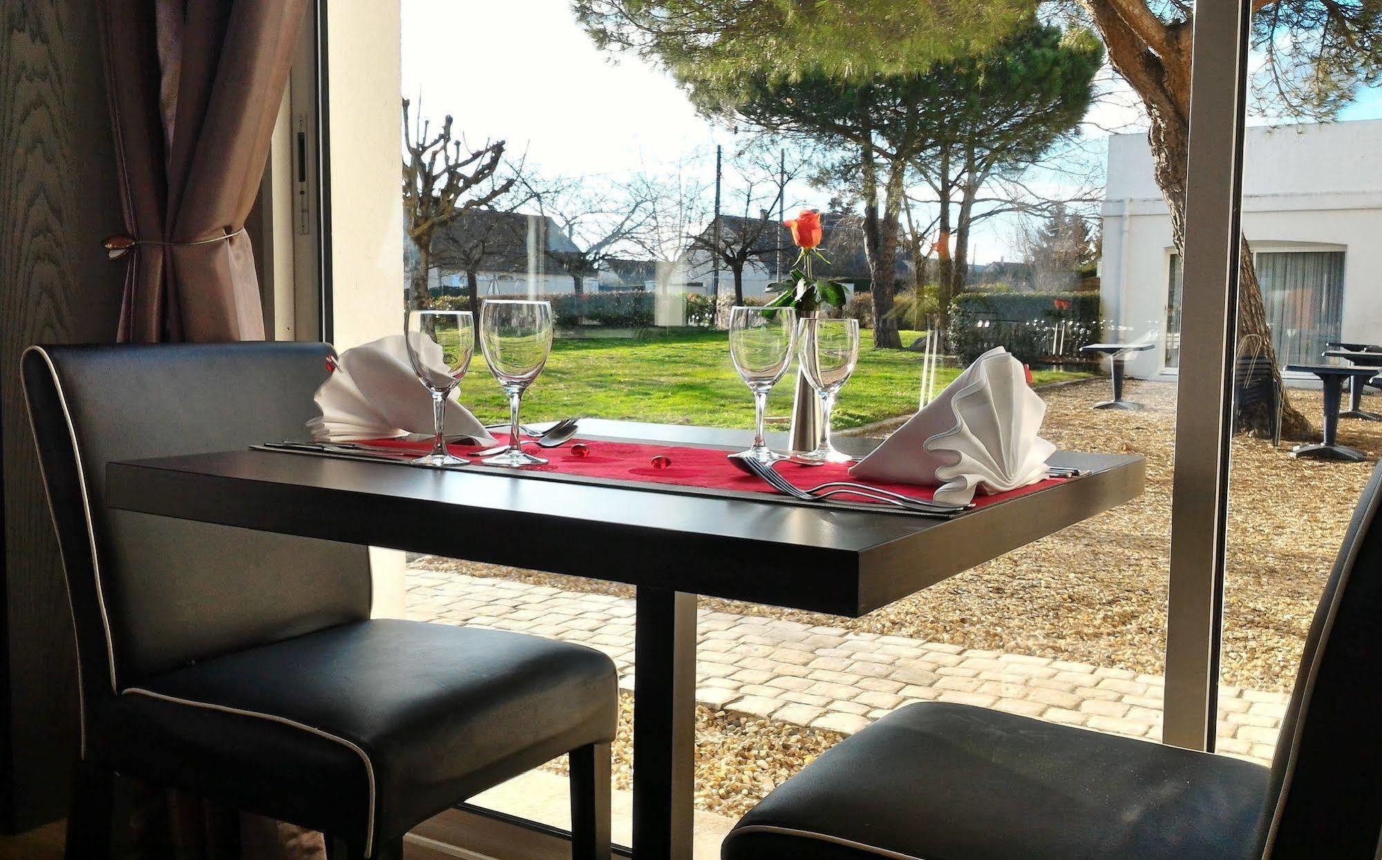 Logis Hotel Restaurant Des Chateaux Azay-le-Rideau Bagian luar foto
