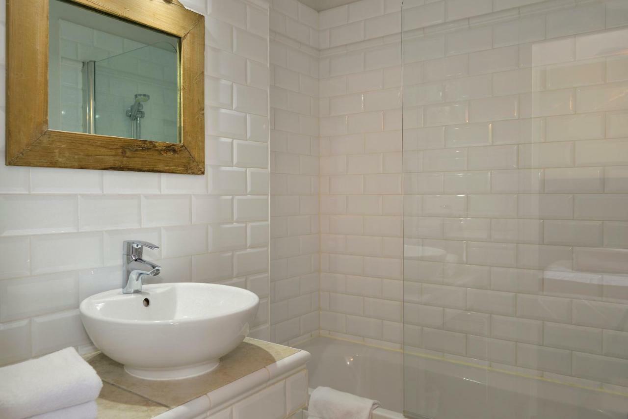 Logis Hotel Restaurant Des Chateaux Azay-le-Rideau Bagian luar foto