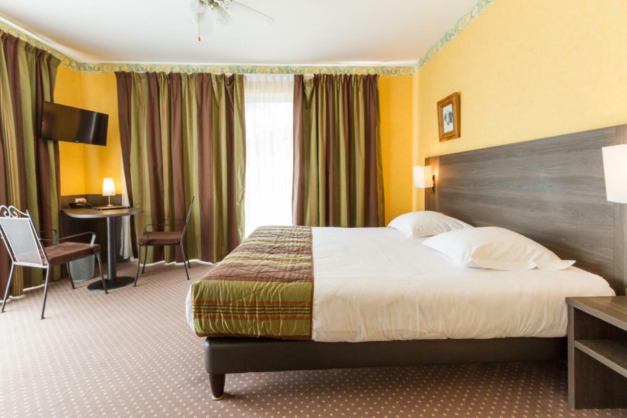 Logis Hotel Restaurant Des Chateaux Azay-le-Rideau Bagian luar foto